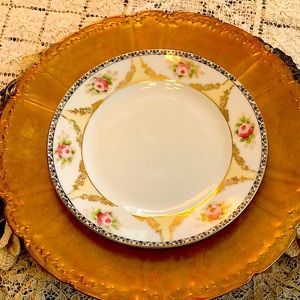 EUC- Vintage unmarked Plate